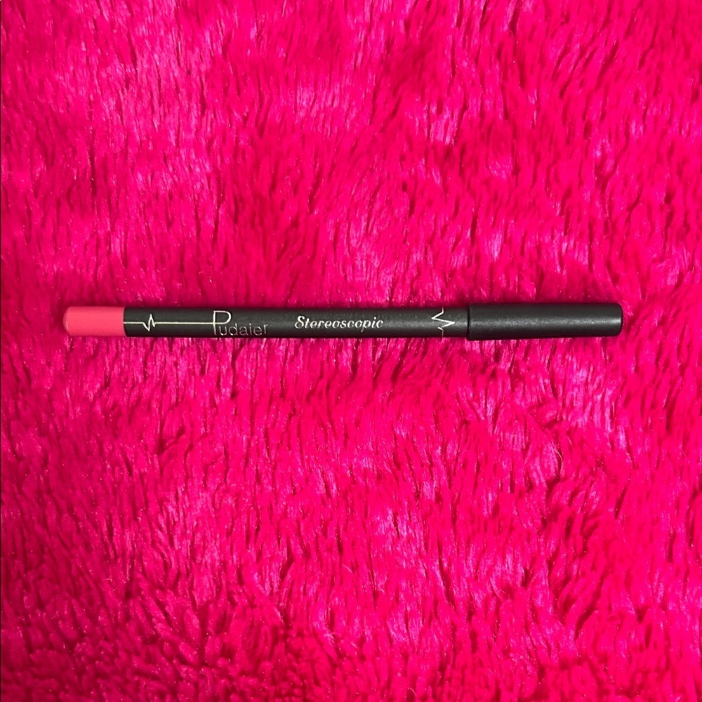 Stereoscopic Pink Lip Liner